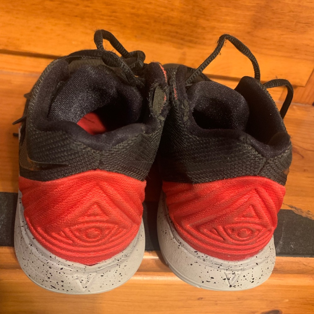 Kyrie 5 - Picture 4 of 5